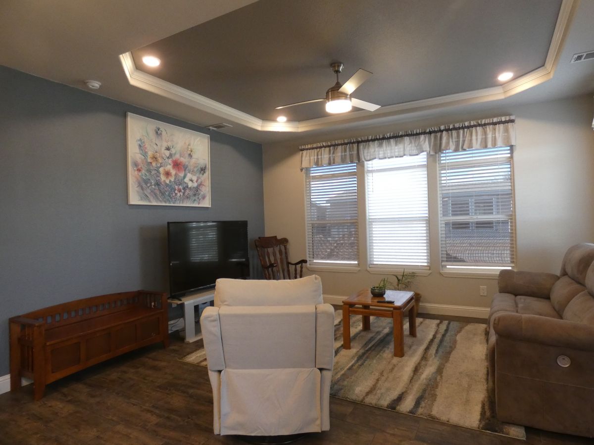 1110 North Henness Rd 2100