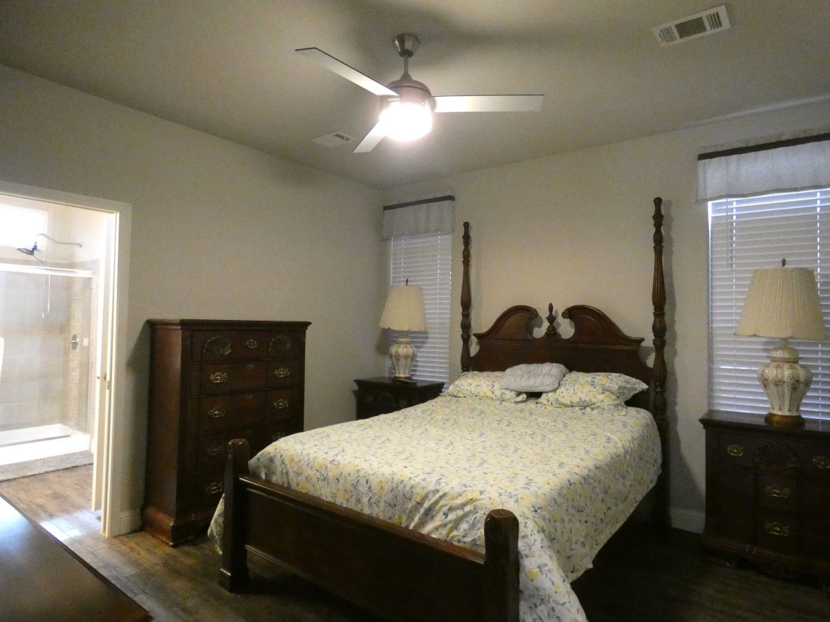 1110 North Henness Rd 2100