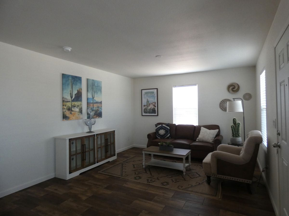 1110 North Henness Rd 2226