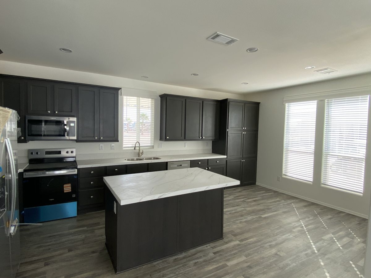 1110 North Henness Rd 2133