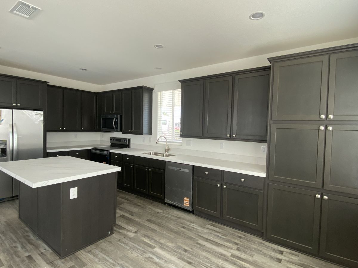 1110 North Henness Rd 2133