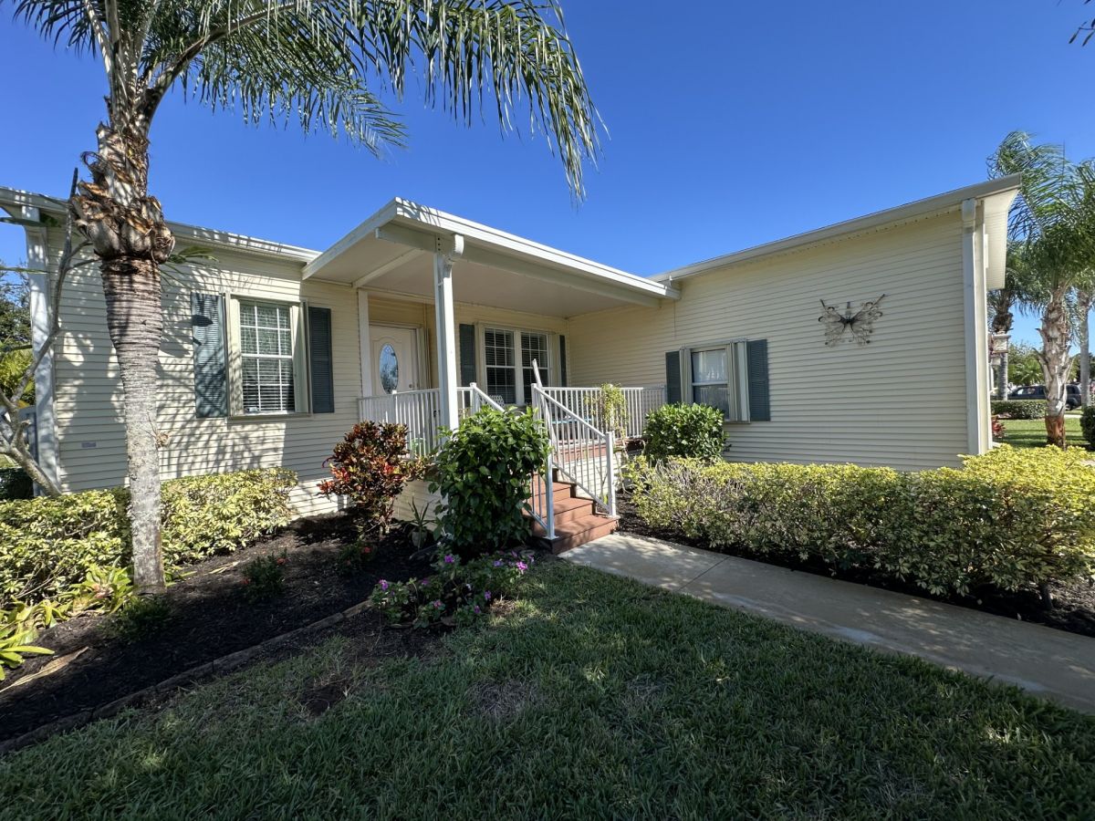 1139 West Lakeview Drive