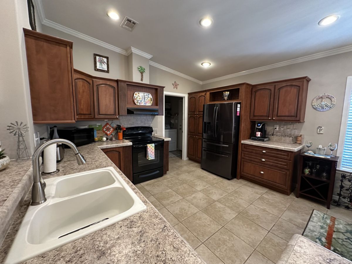 1139 West Lakeview Drive