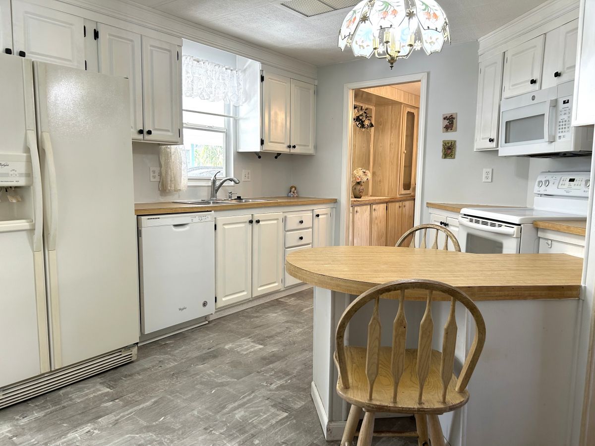 14414 Mayfair Avenue