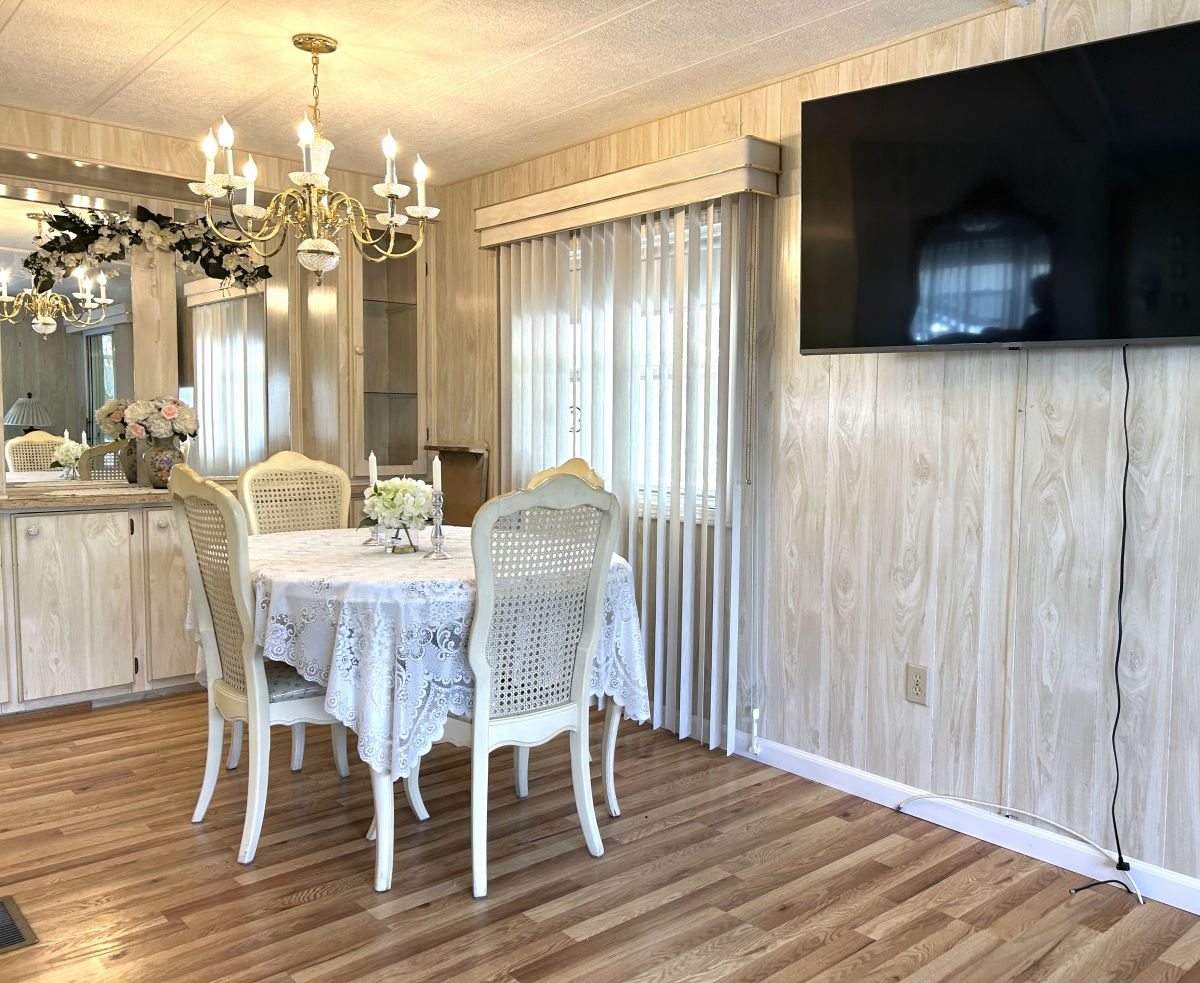 14414 Mayfair Avenue