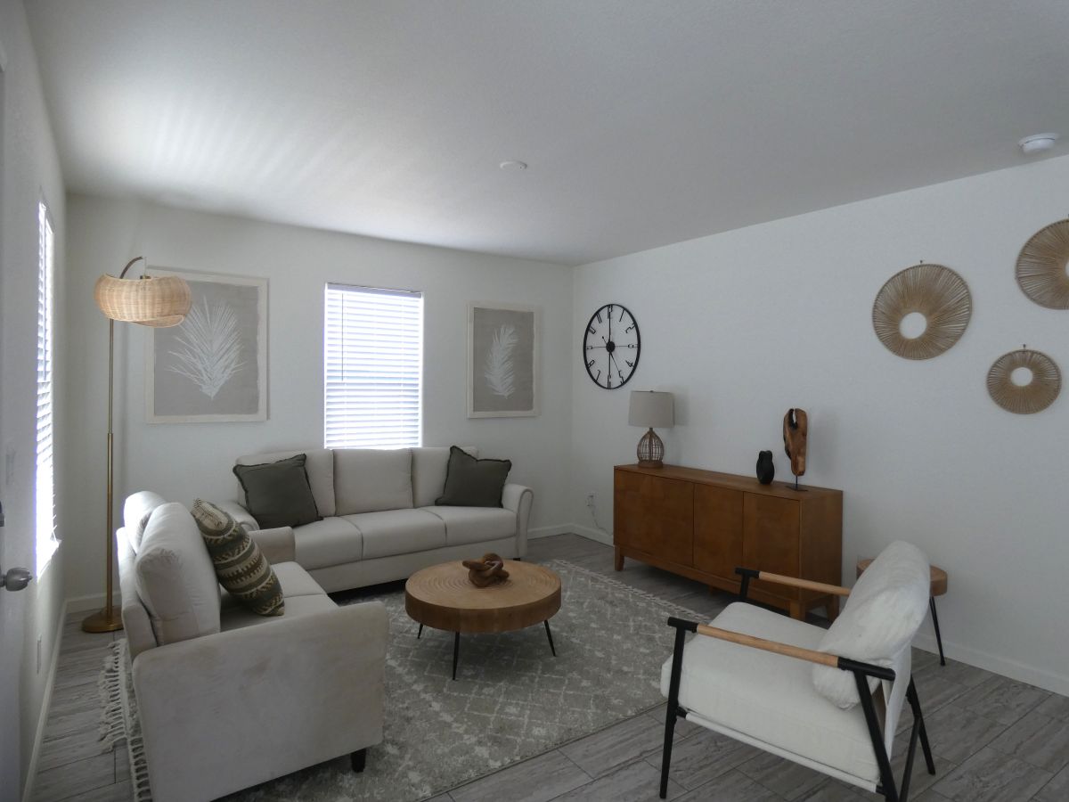 1110 North Henness Rd 2225