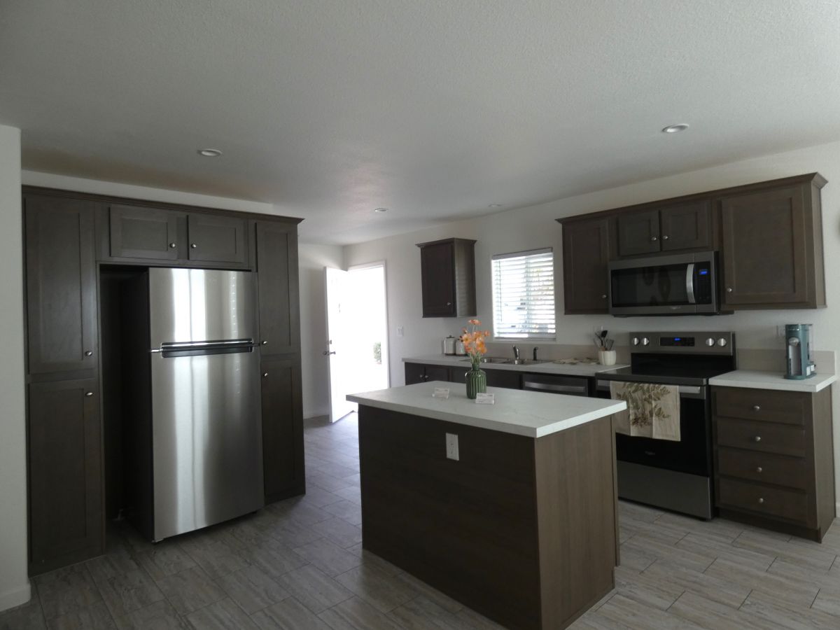 1110 North Henness Rd 2225