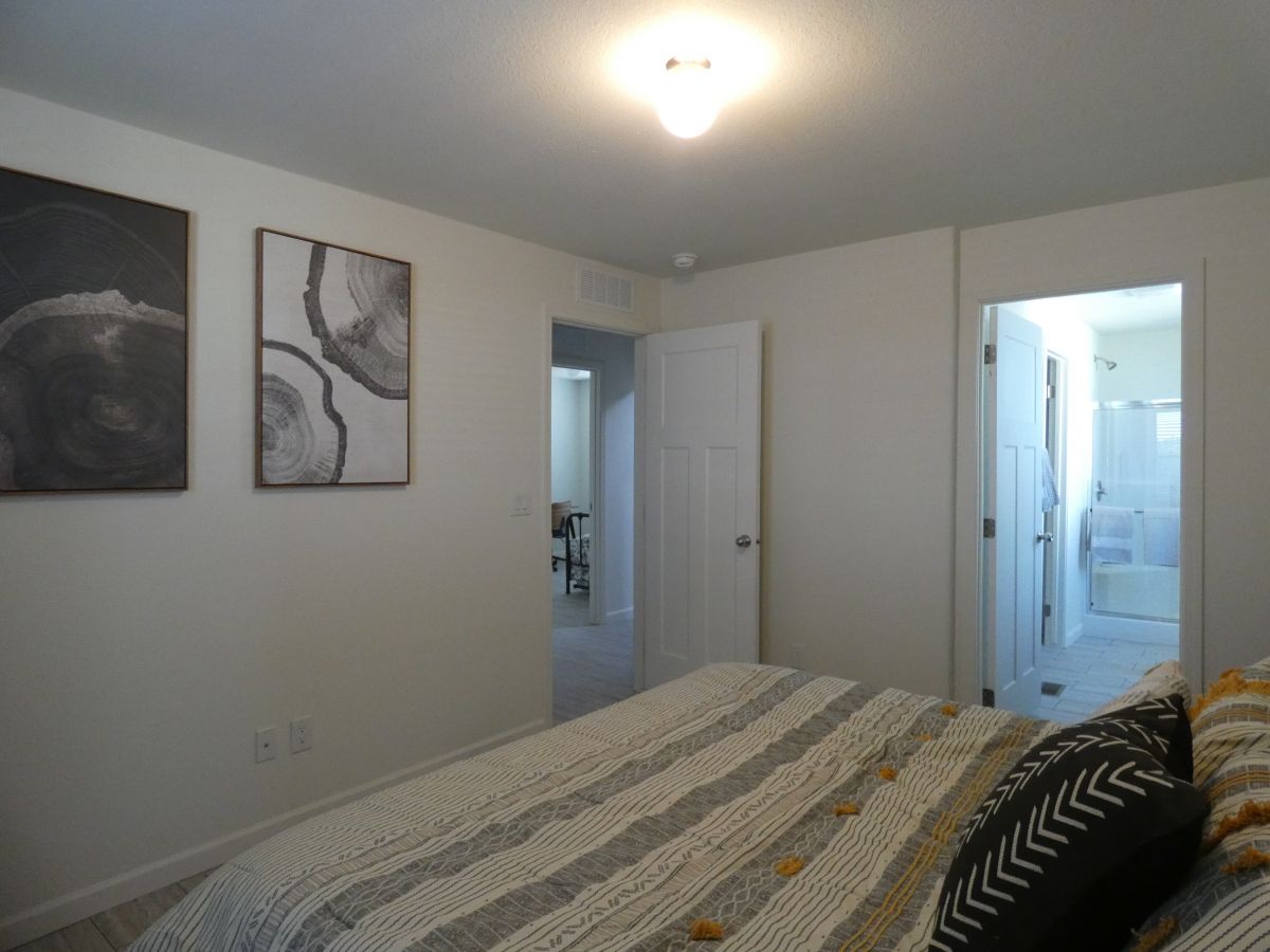 1110 North Henness Rd 2225