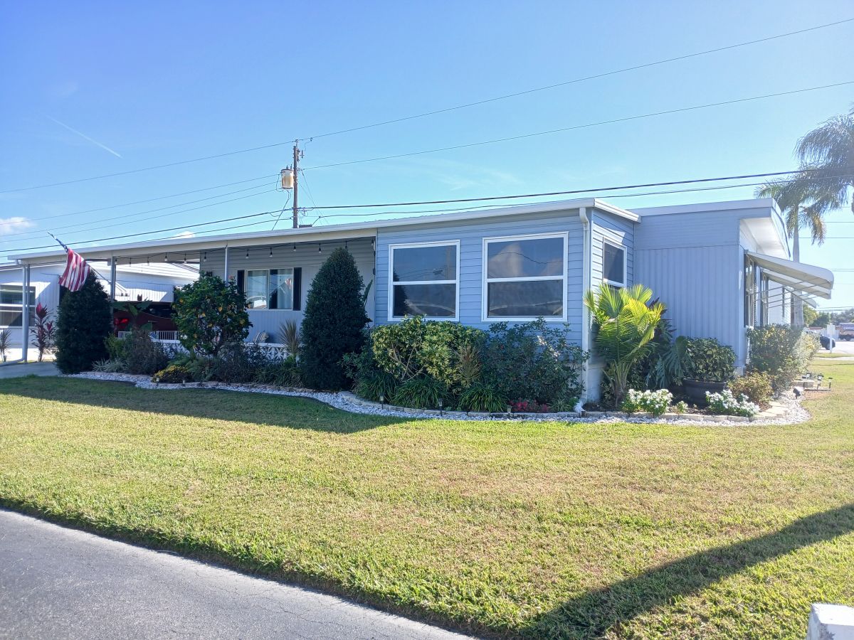 808 52nd Avenue Plaza W