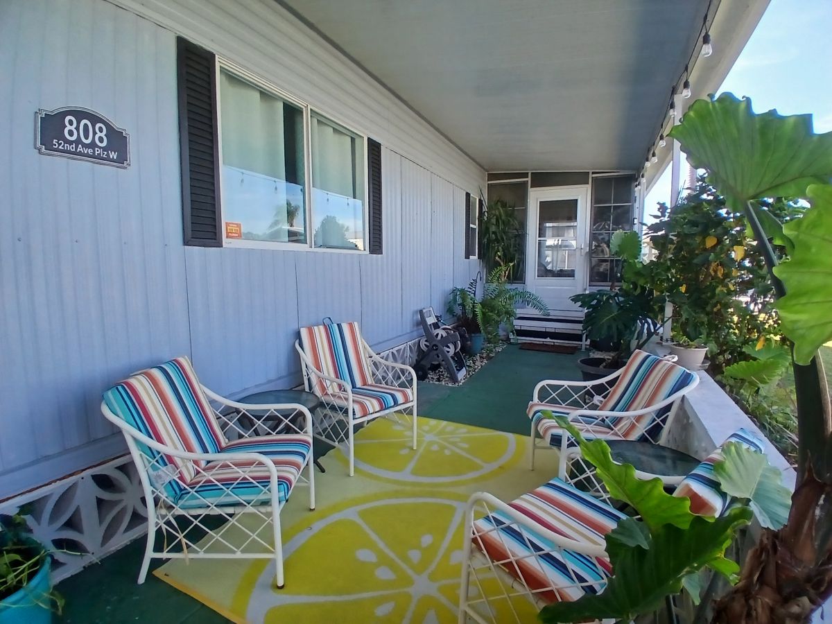 808 52nd Avenue Plaza W