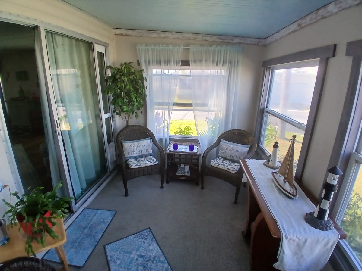 808 52nd Avenue Plaza W