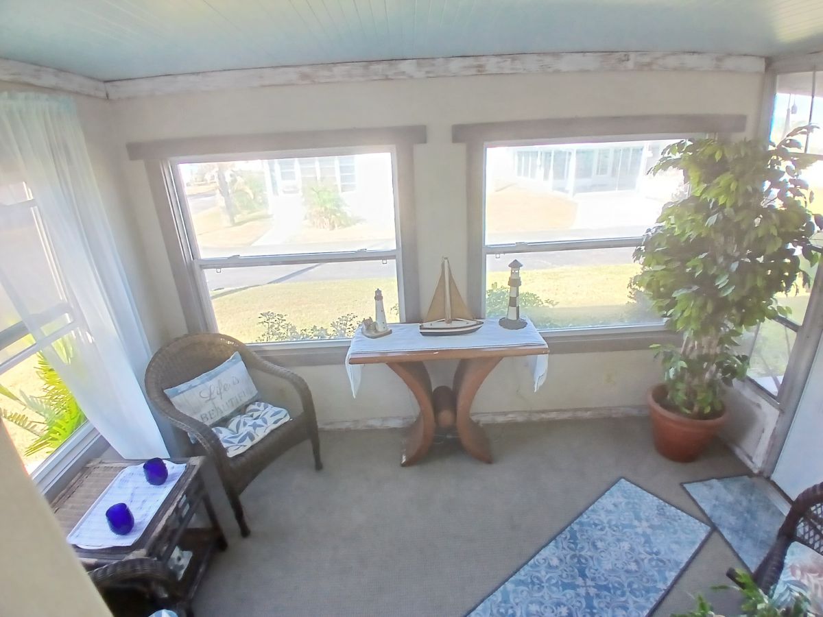 808 52nd Avenue Plaza W