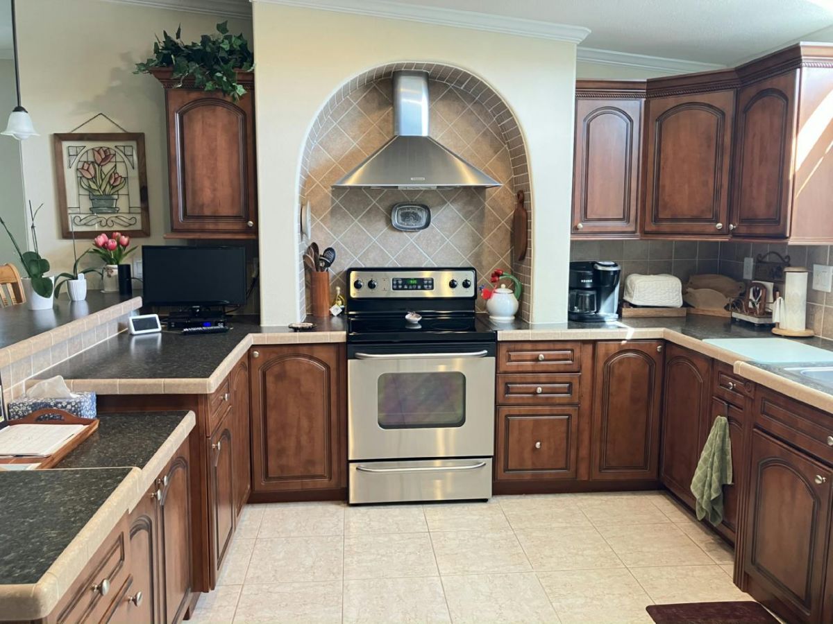 1805 QUAKER RIDGE COURT