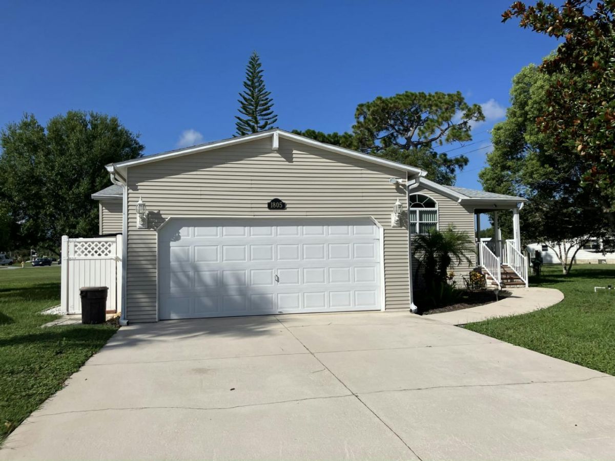 1805 QUAKER RIDGE COURT