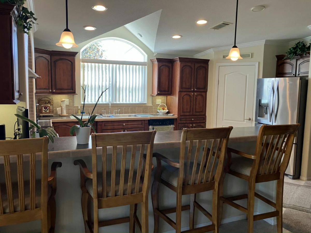 1805 QUAKER RIDGE COURT