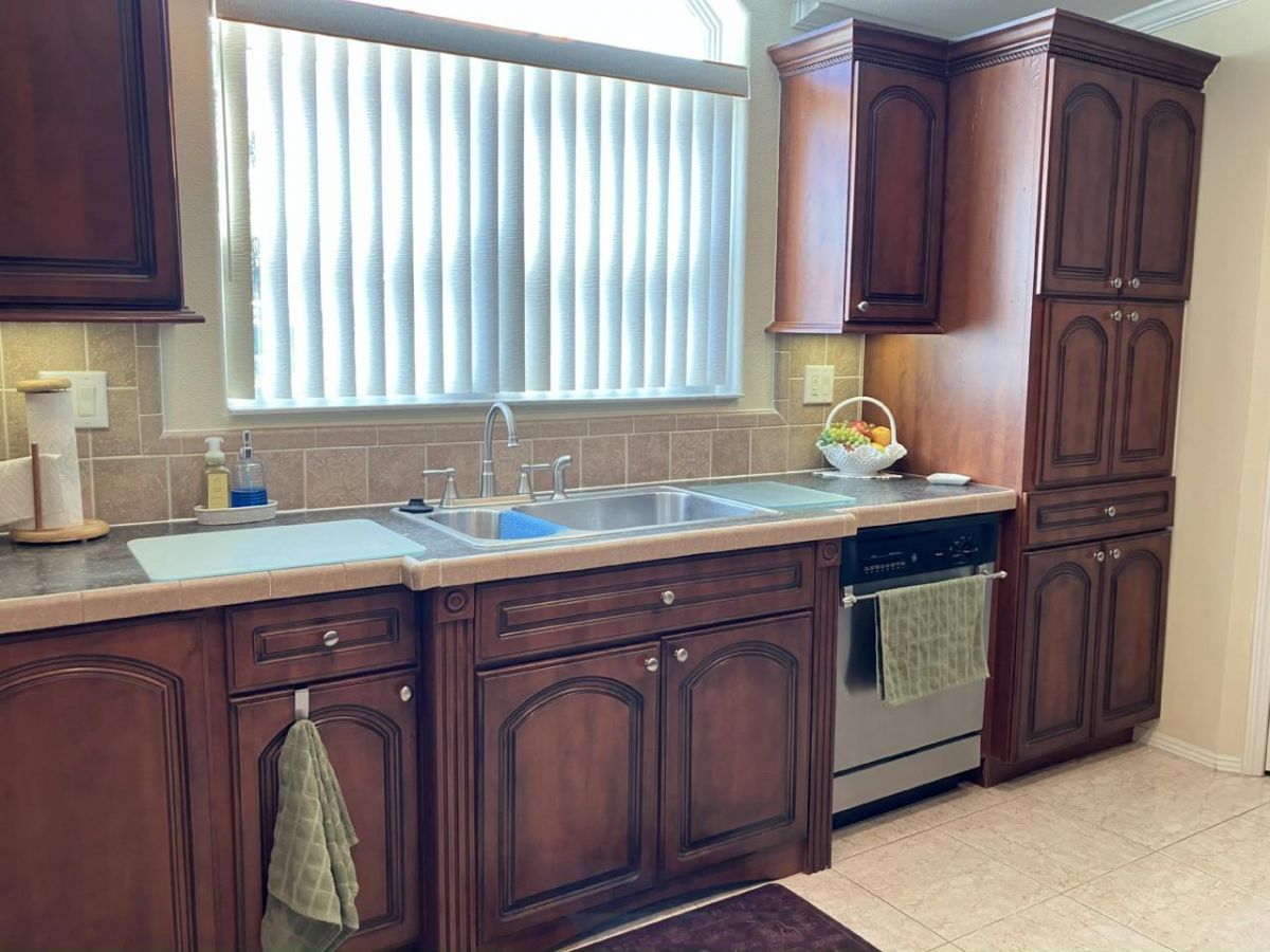 1805 QUAKER RIDGE COURT