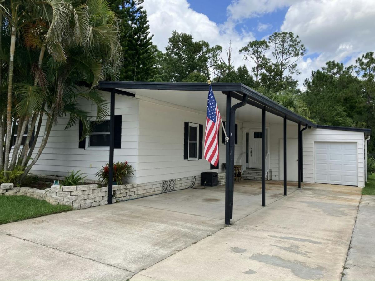 2049 WARWICK HILLS DR.