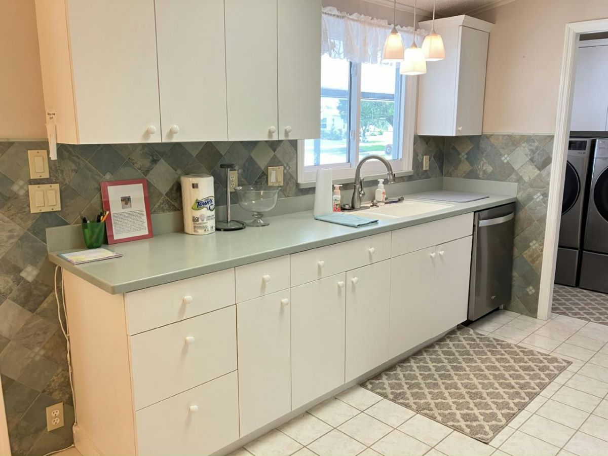 2049 WARWICK HILLS DR.