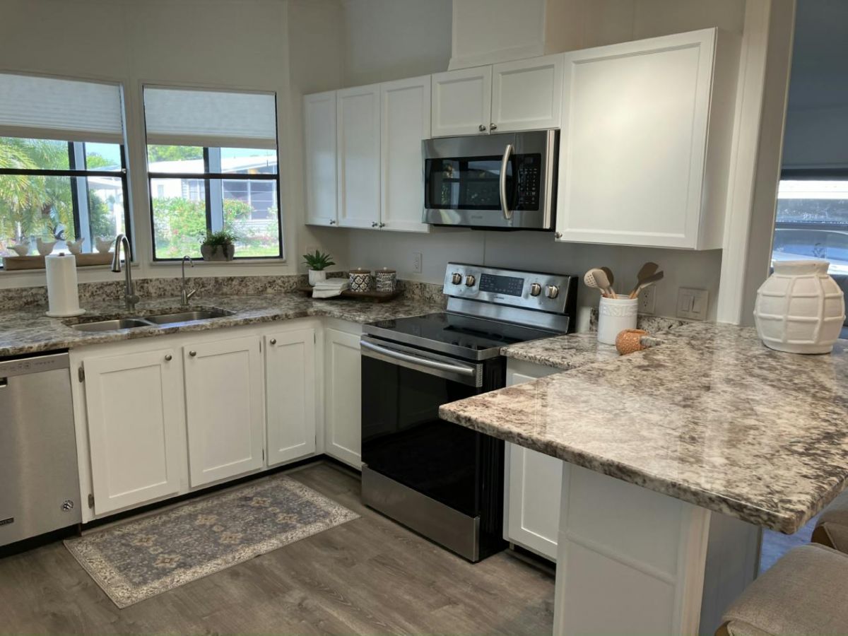 2302 NIAGARA LANE, #J02