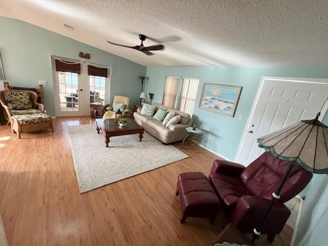 6103 Avenida Las Colinas