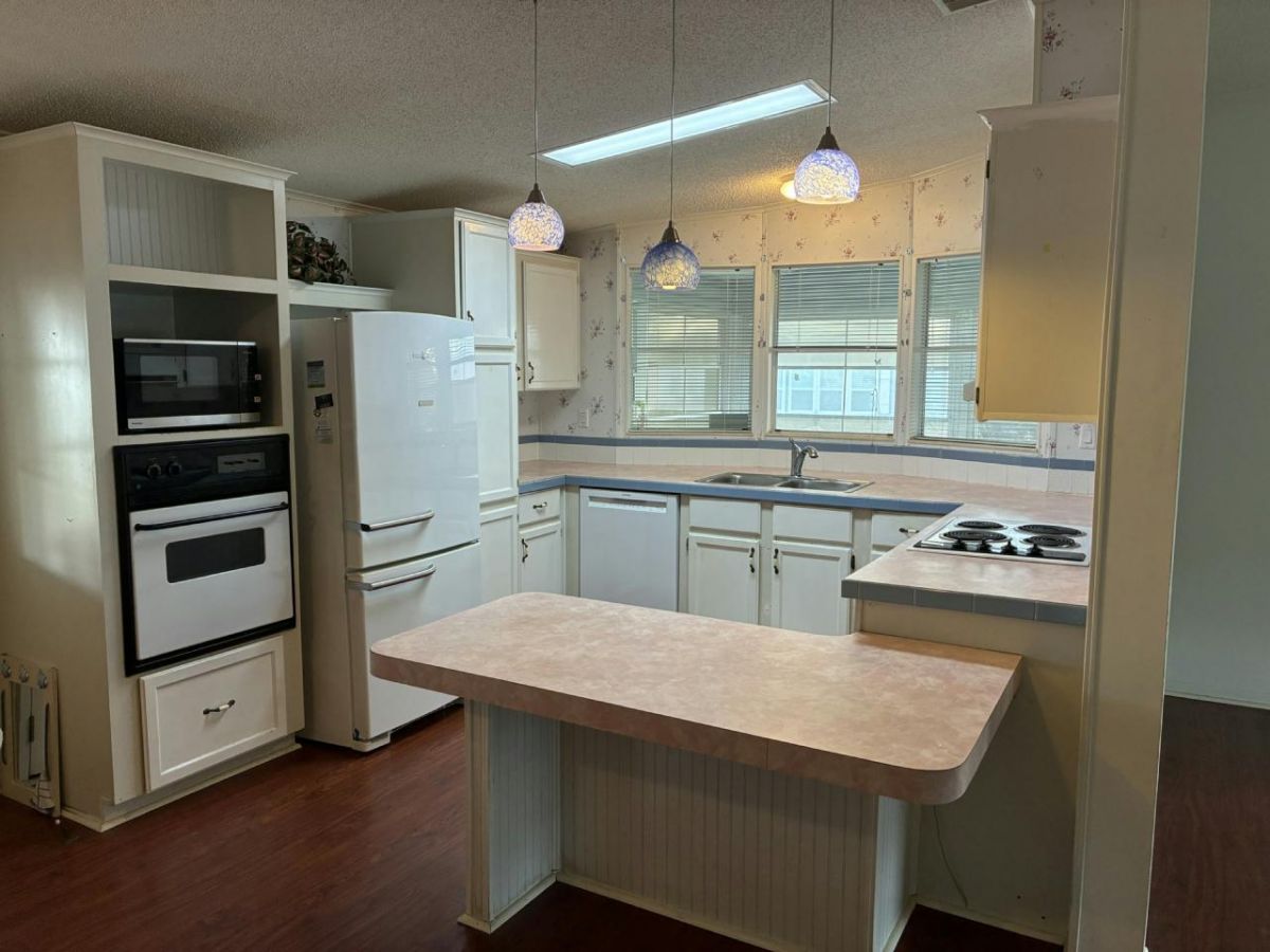 2613 MACON CIRCLE #228