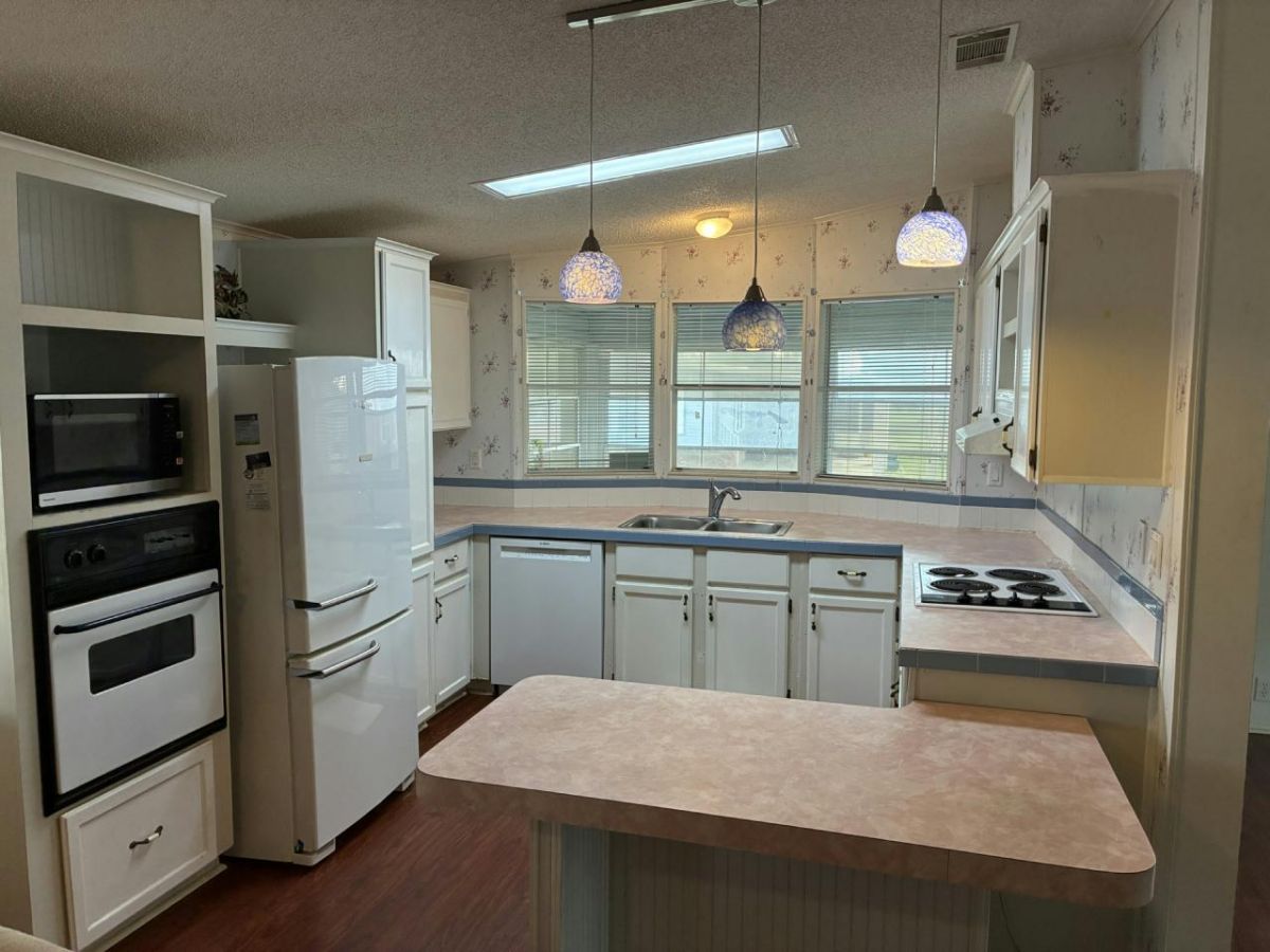 2613 MACON CIRCLE #228