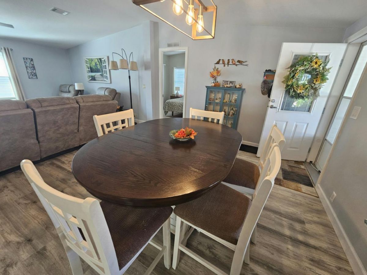 1909 Sunflower Circle