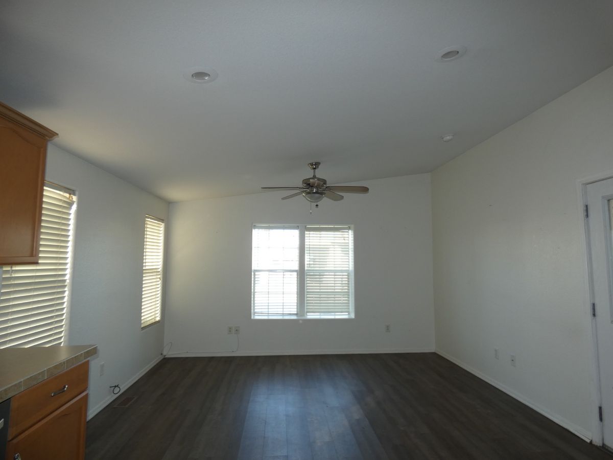 1110 North Henness Rd 1679