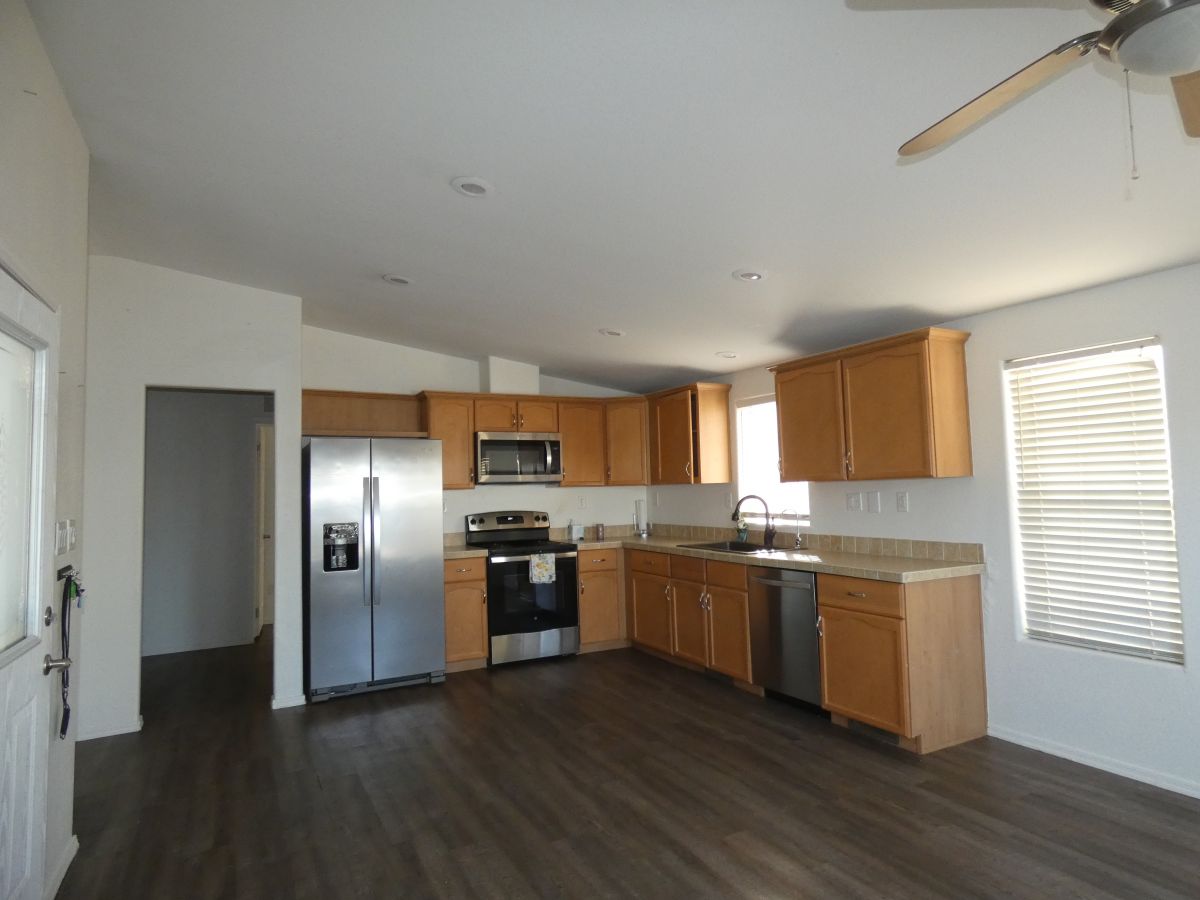 1110 North Henness Rd 1679