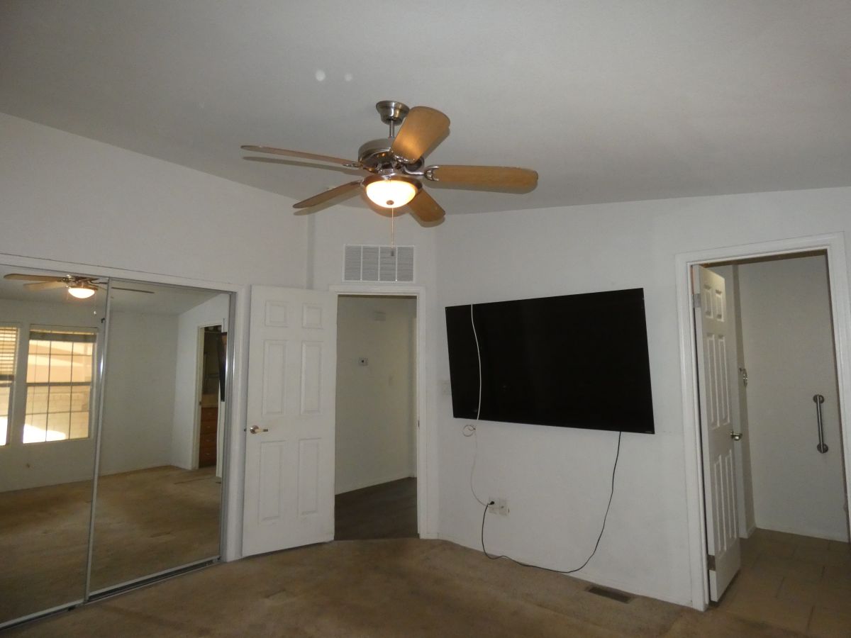 1110 North Henness Rd 1679