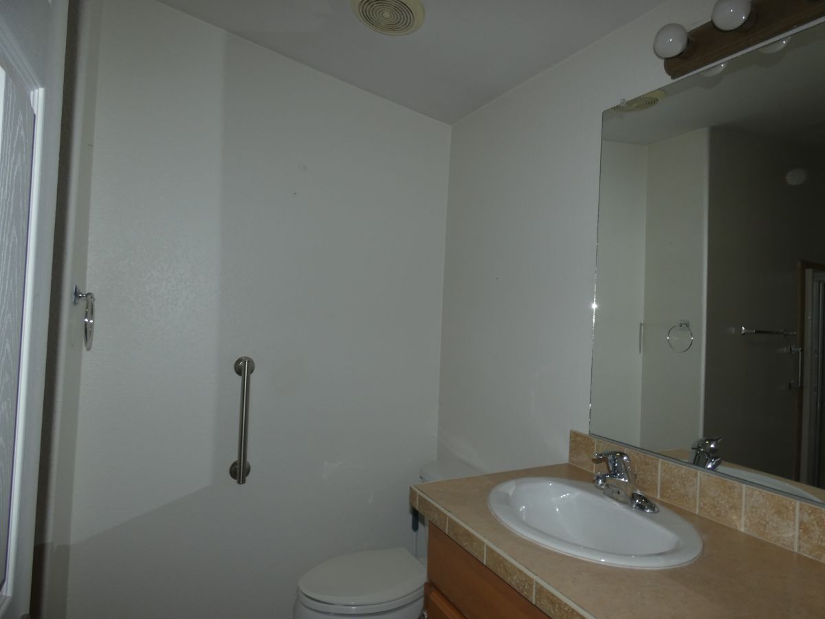 1110 North Henness Rd 1679