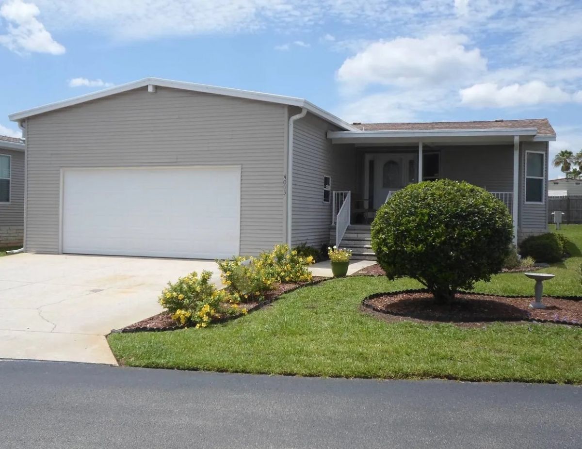 4003 Russian Olive Ln