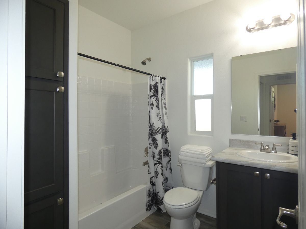 1110 North Henness Rd 2133