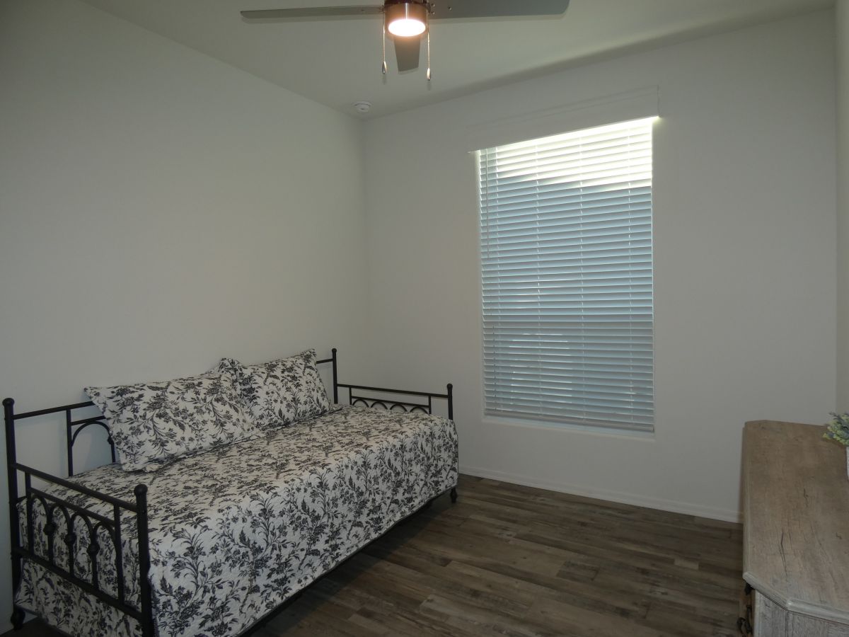 1110 North Henness Rd 2133