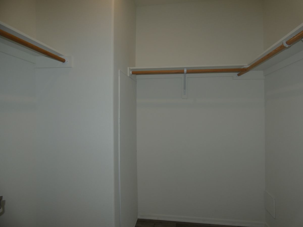 1110 North Henness Rd 2133