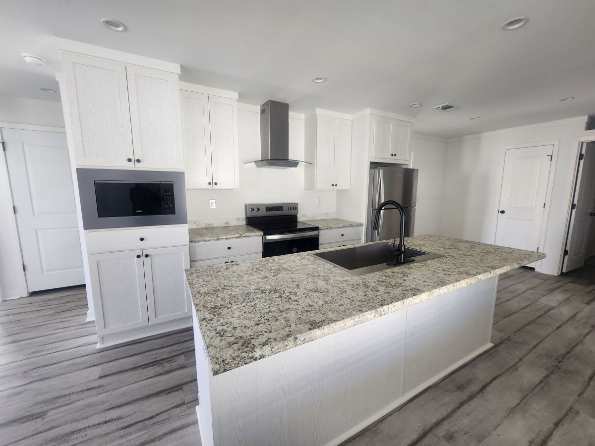 3000 US HWY 17/92 W LOT #564