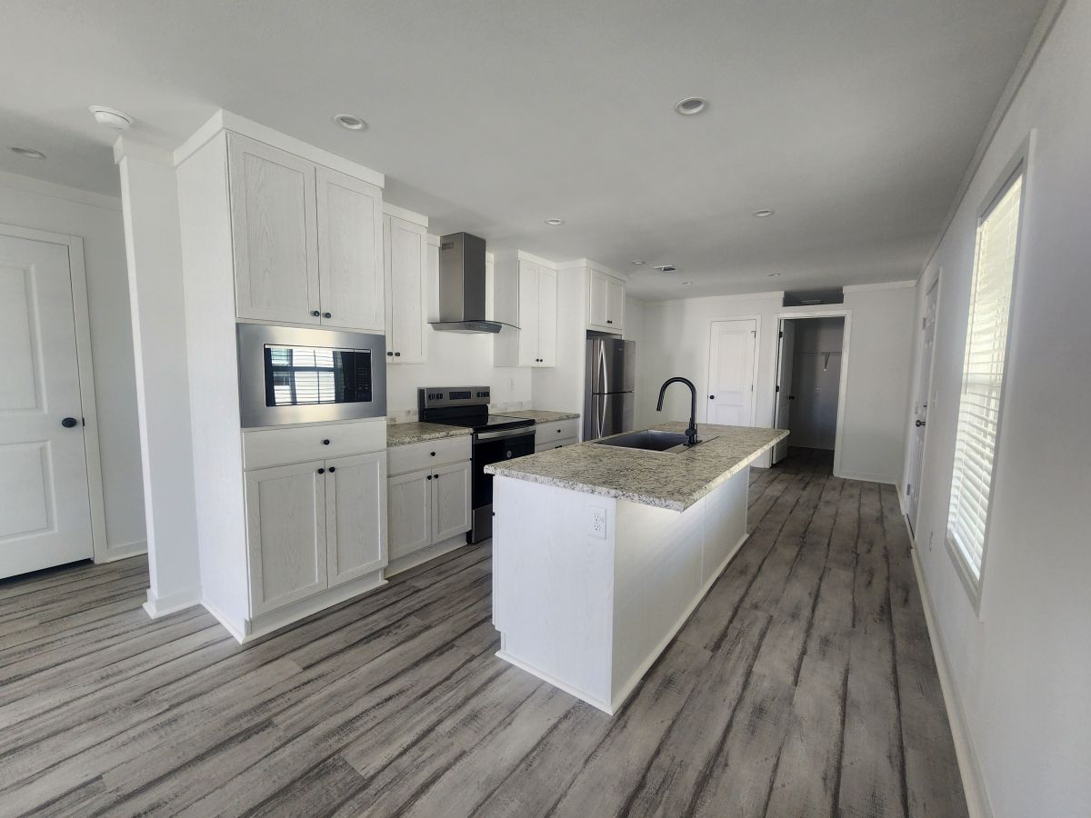 3000 US HWY 17/92 W LOT #564