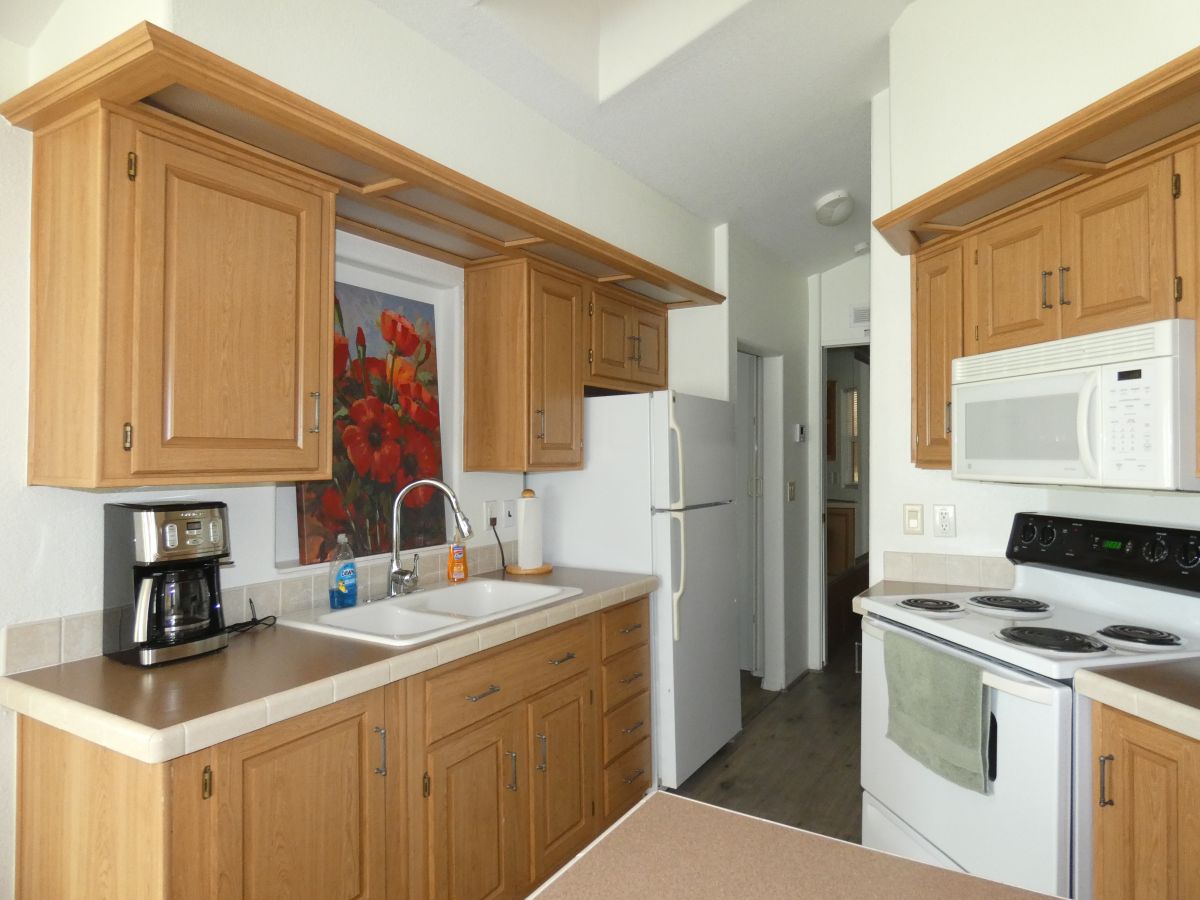 1110 North Henness Rd 1803