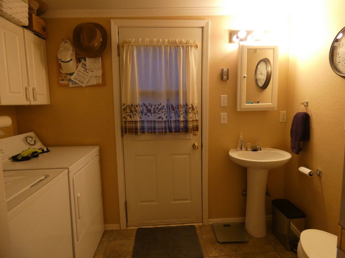 1110 North Henness Rd 936