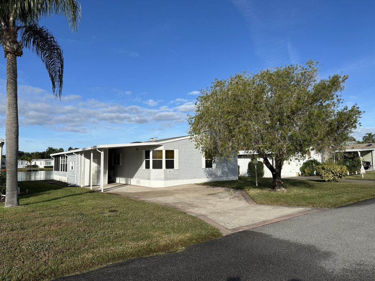 2071 EAST LAKEVIEW DRIVE