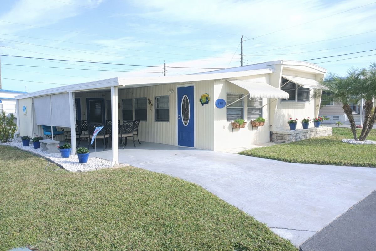 803 52nd Avenue Lane W