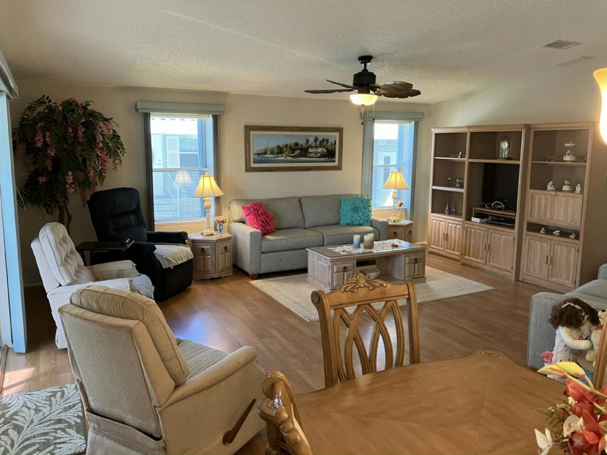 2837 STEAMBOAT LOOP #406