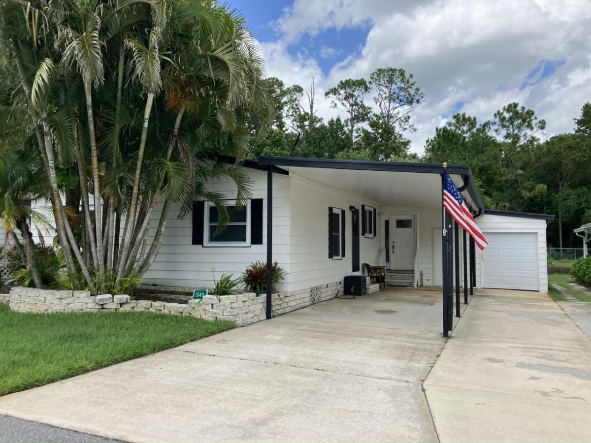 2049 WARWICK HILLS DR.