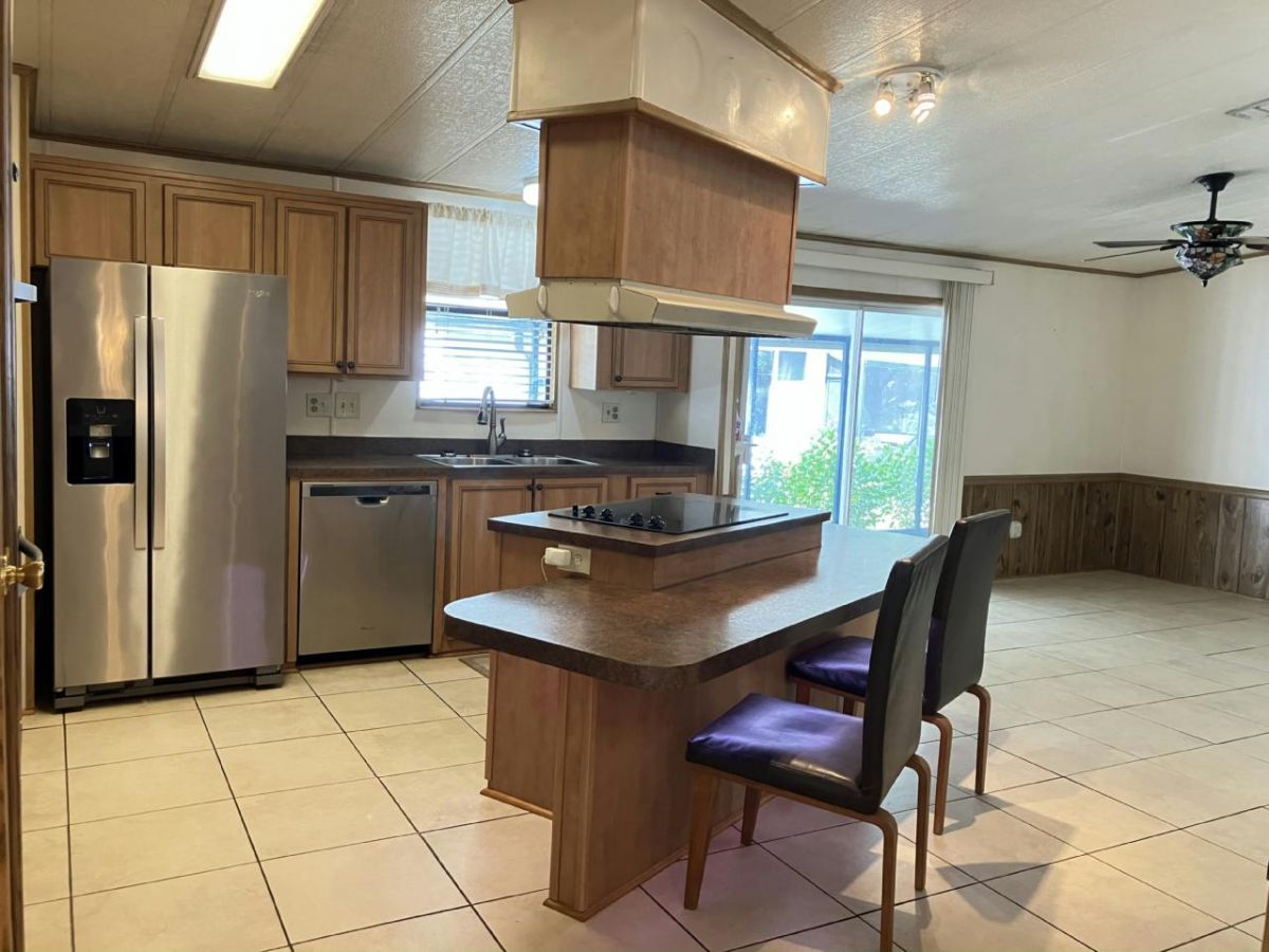 2045 WARWICK HILLS DR.