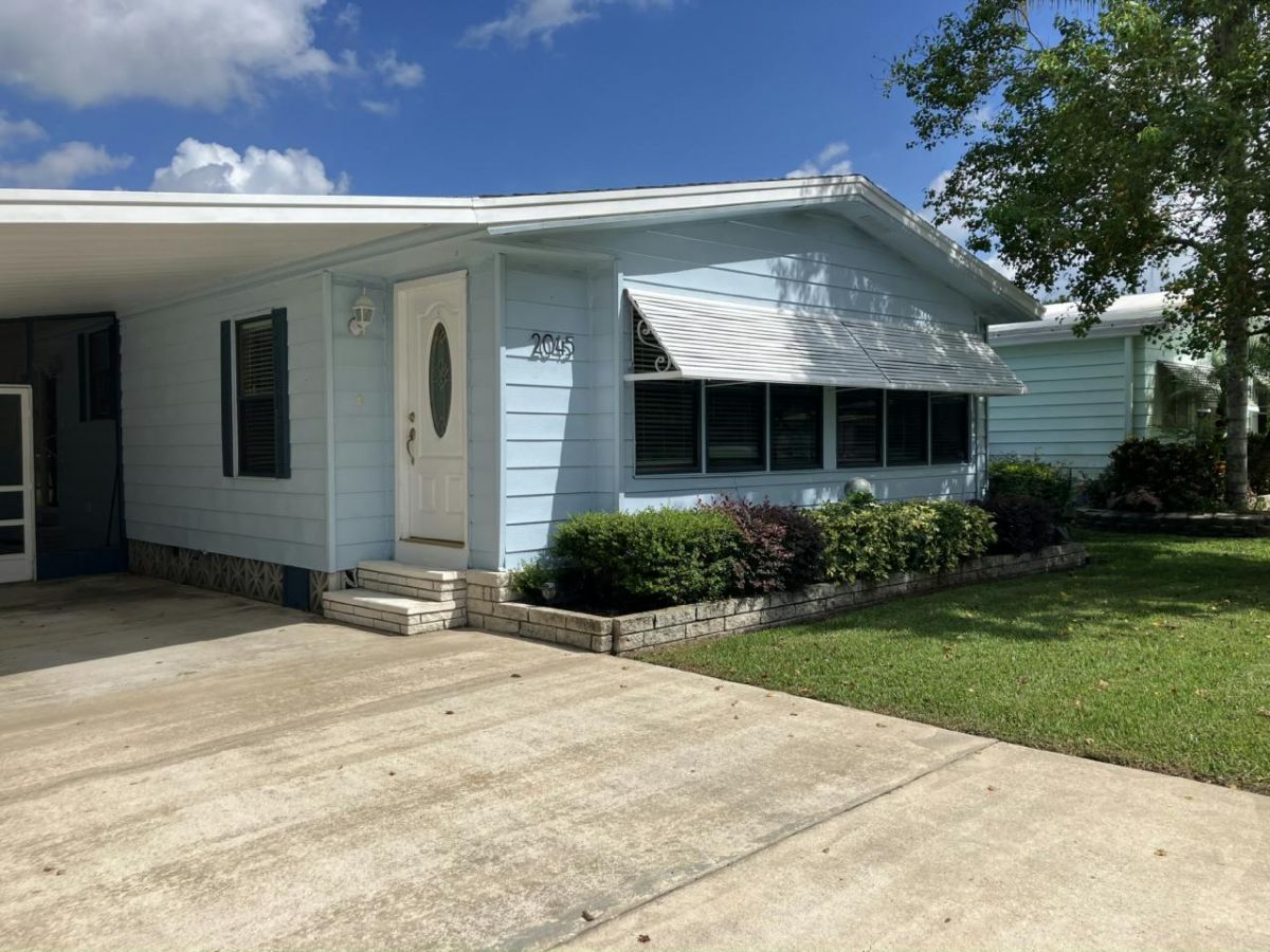 2045 WARWICK HILLS DR.