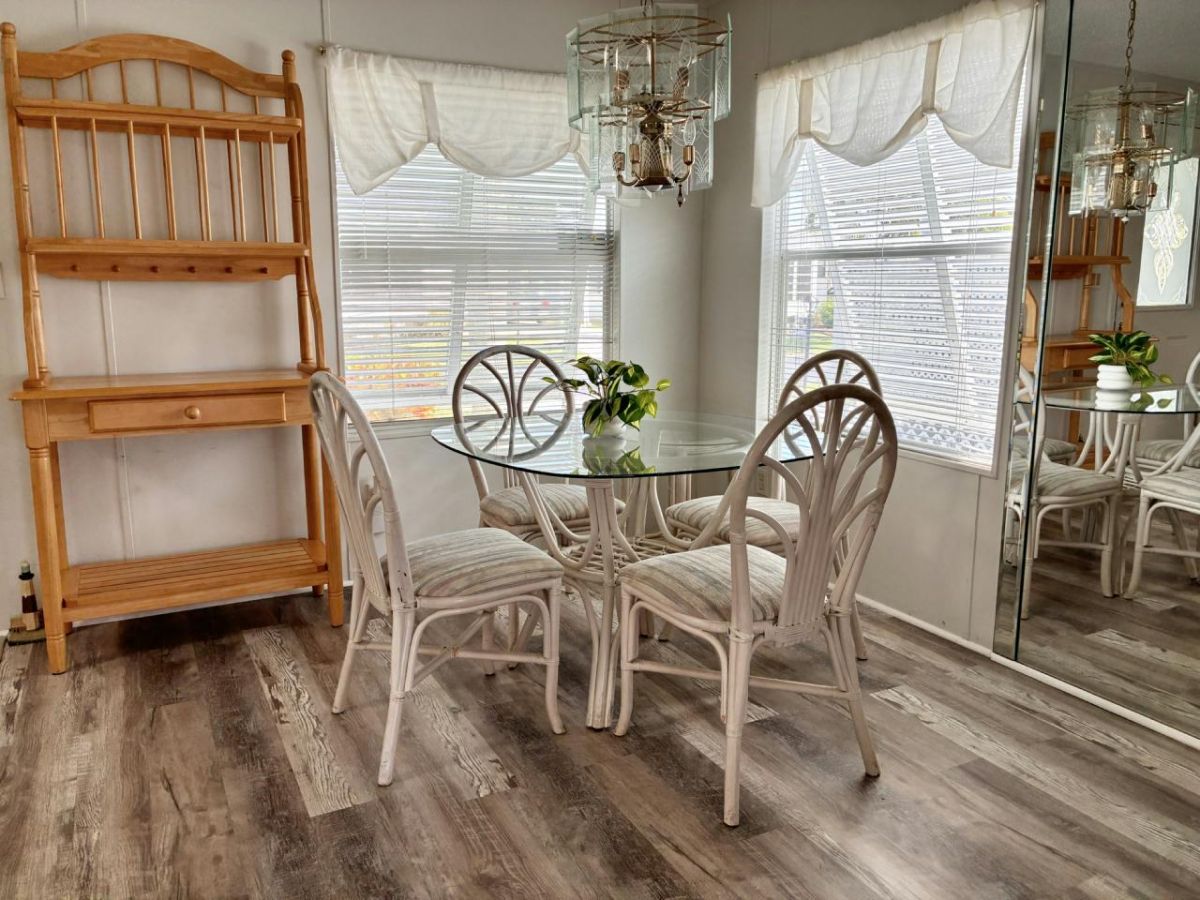 7074 SE YELLOWOOD LA