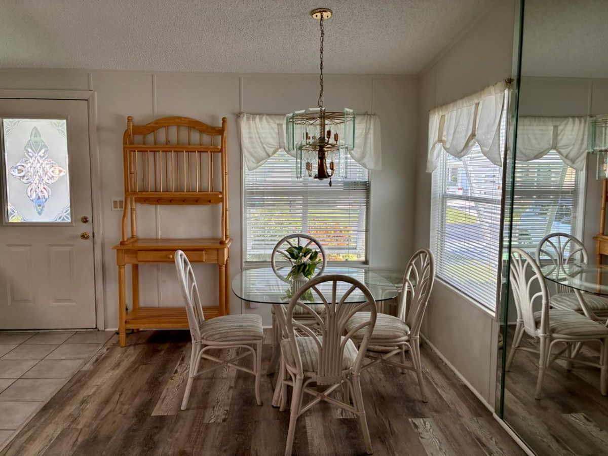 7074 SE YELLOWOOD LA