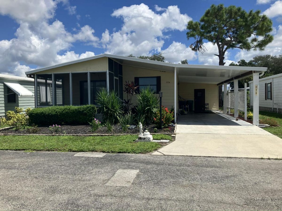 974 VALLEY FORGE LANE, #61