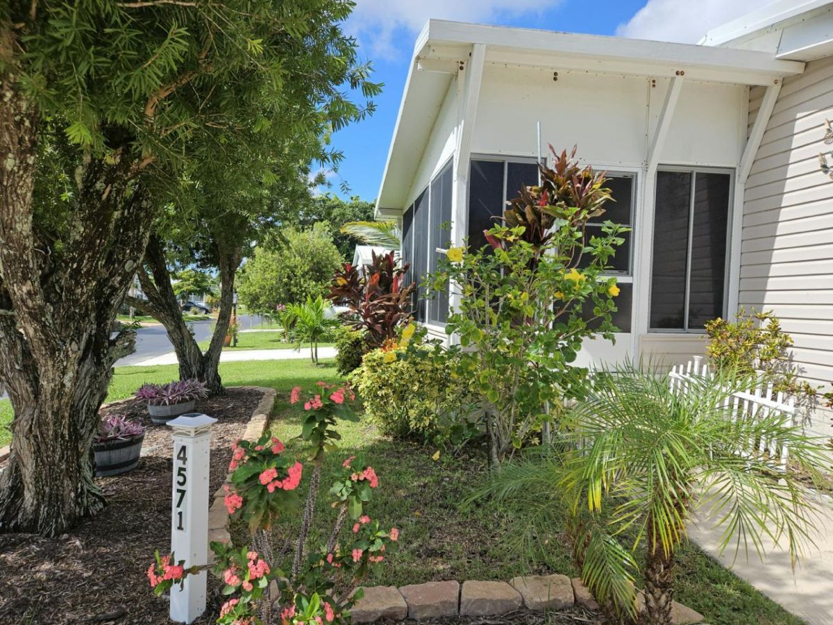 4571 SE COTTONWOOD TERR