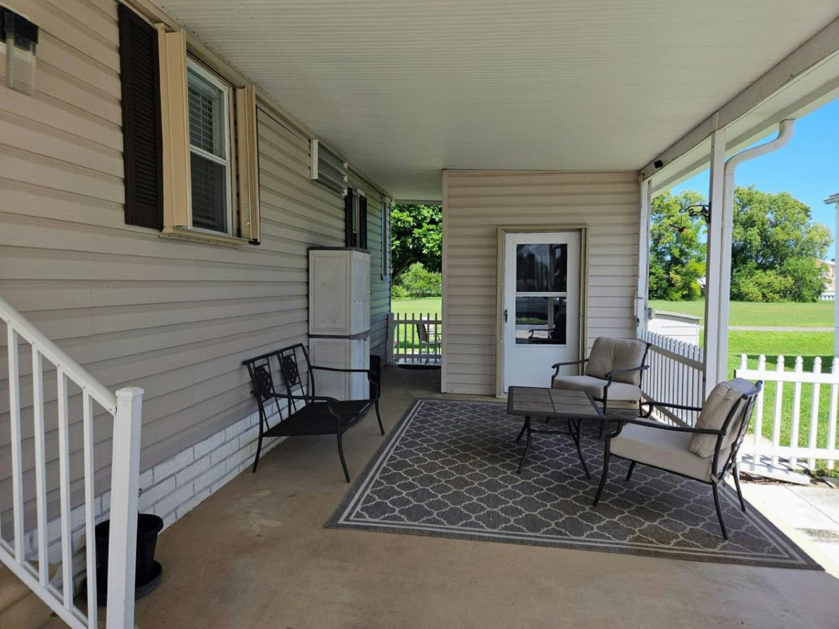 4571 SE COTTONWOOD TERR